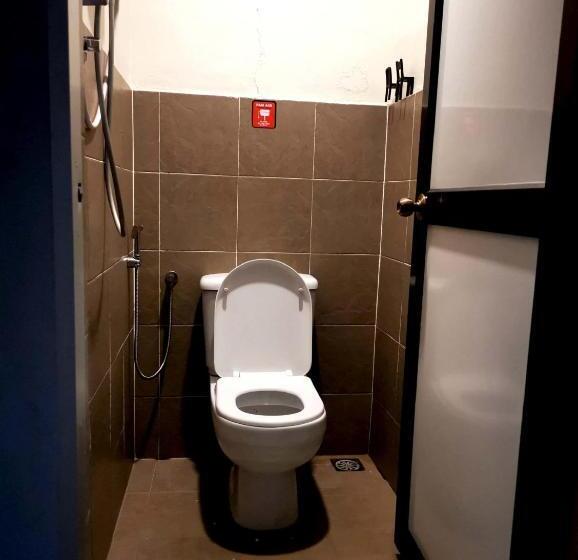 Кровать в Общей Комнате, Sleepbox Hotel   Hostel