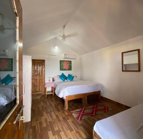스탠다드 트리플 발코니 룸, Omkar Beach Bungalow