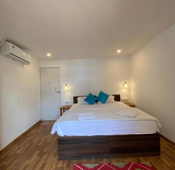 디럭스 룸 측면 바다 전망, Omkar Beach Bungalow