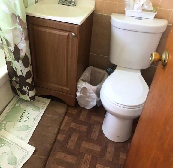 Номер Стандарт Вид на Бассейн, Michael Dee's Motel