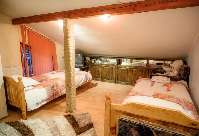 带阳台标准四人间, Guest House Angelkovi