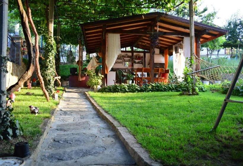 带阳台标准四人间, Guest House Angelkovi