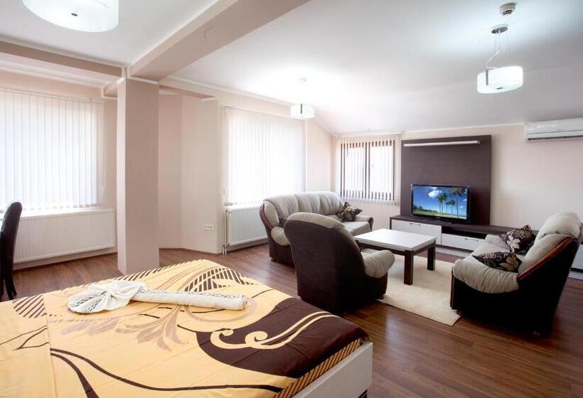 اتاق لوکس سه تخته, Guesthouse Vitez