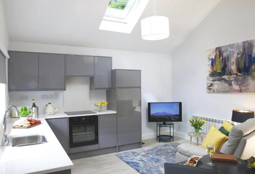 Апартаменты 1 Спальня, Westport Heights