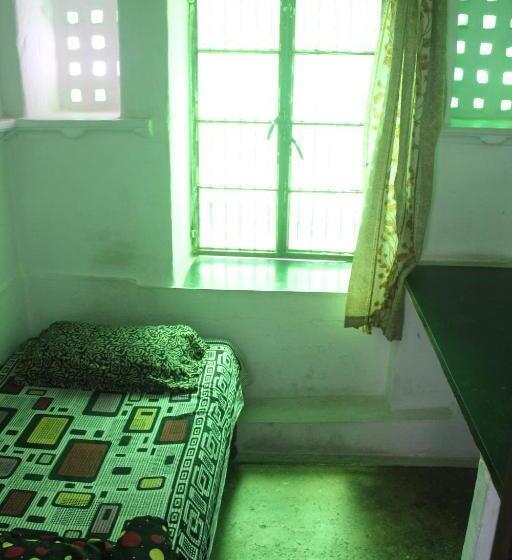 Quarto Individual Basic, Nukkad Guest House