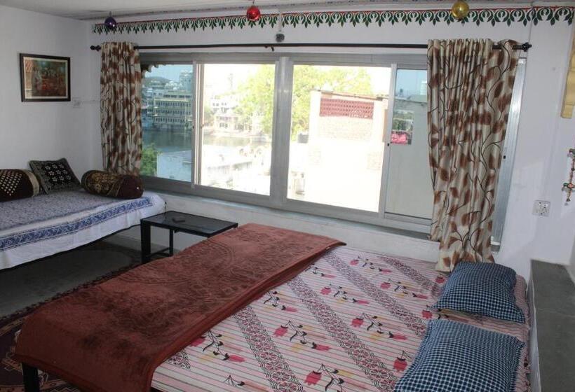 Quarto Estandar Vista Lago, Nukkad Guest House