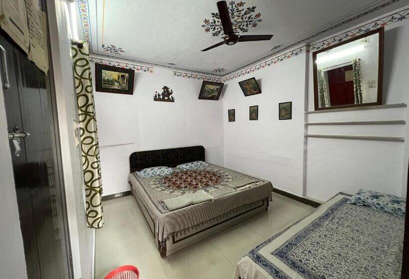 Quarto Triplo Basic, Nukkad Guest House