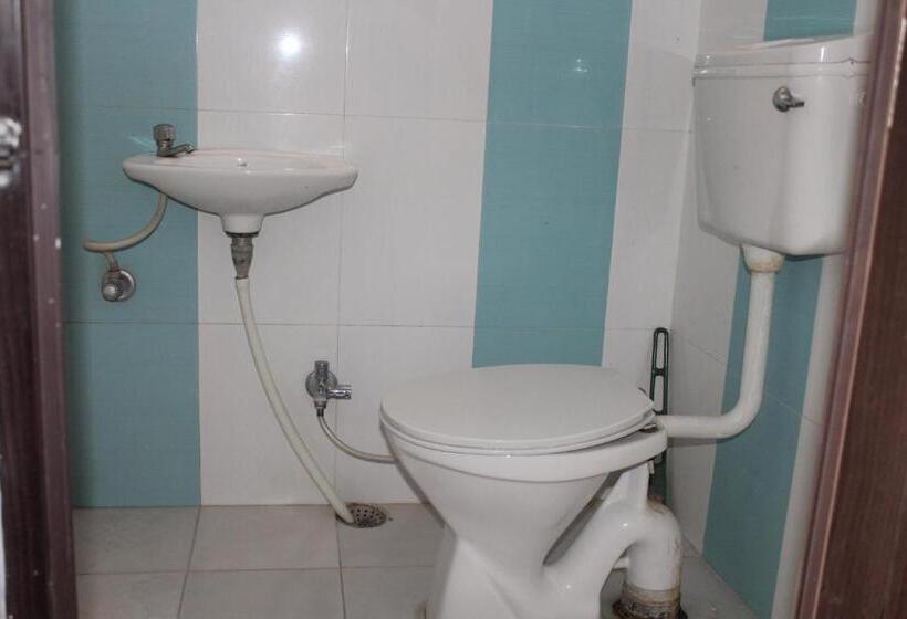 Quarto Triplo Basic, Nukkad Guest House