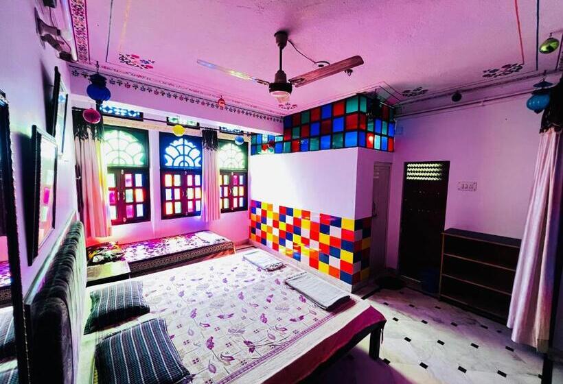 Quarto Triplo Deluxe, Nukkad Guest House