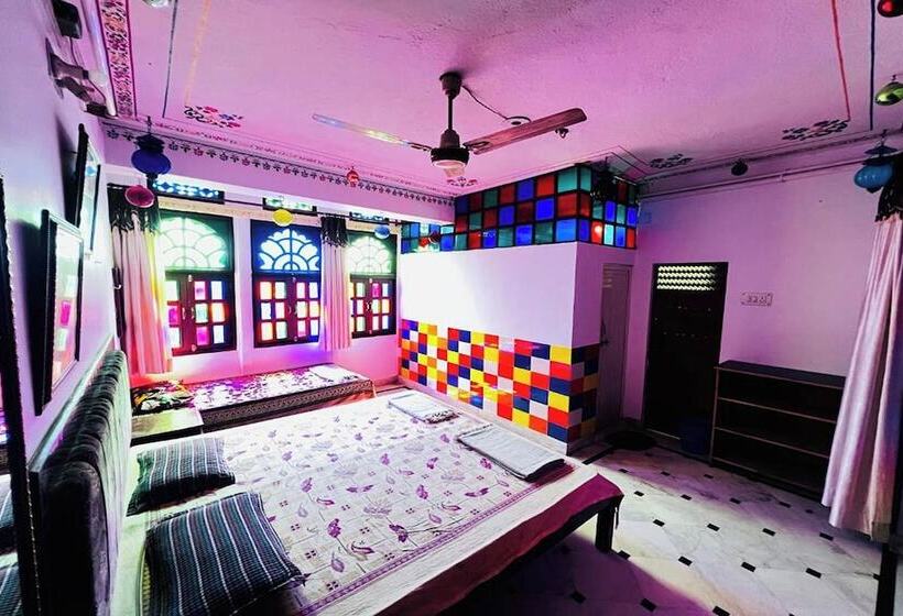 Quarto Triplo Deluxe, Nukkad Guest House