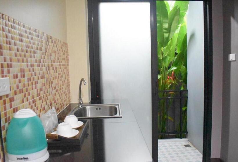 اتاق استاندارد سه نفره, Isayarada Apartment