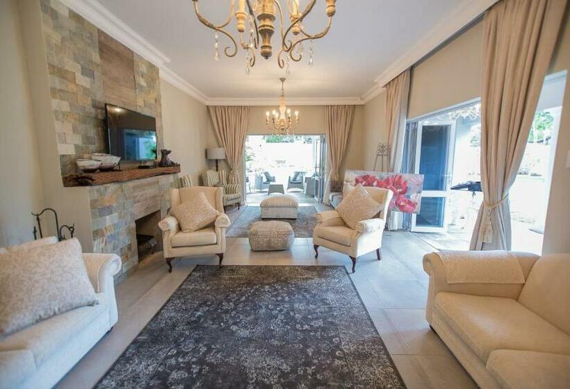 Люкс Повышенной Комфортности, Familia Guesthouse