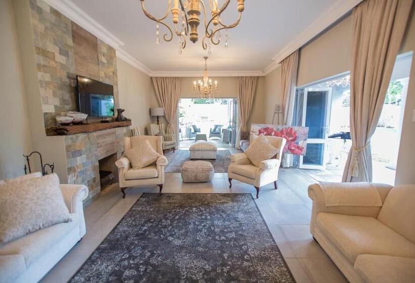 Люкс Deluxe Кровать Кинг, Familia Guesthouse
