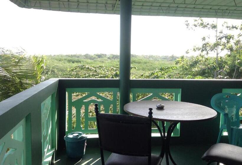 Номер Стандарт с Балконом, Lagoon Inn