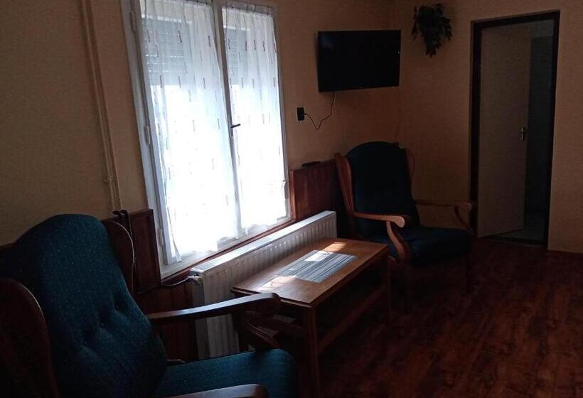 Quarto Triplo Estandar, Véndektanya Vendégház