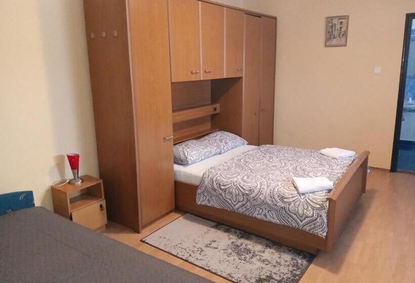 家庭间, Véndektanya Vendégház