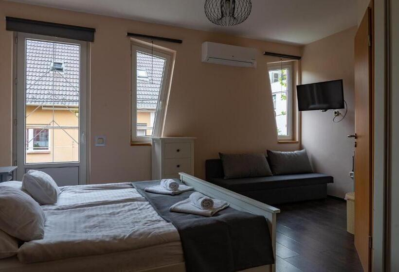 اتاق استاندارد سه نفره, Accomo Apartmanház