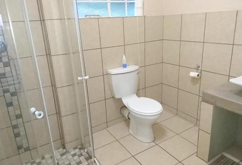 Семейное Бунгало, Numbi Hills Self Catering