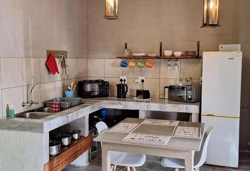 Standaard Vierpersoonskamer, Numbi Hills Self Catering