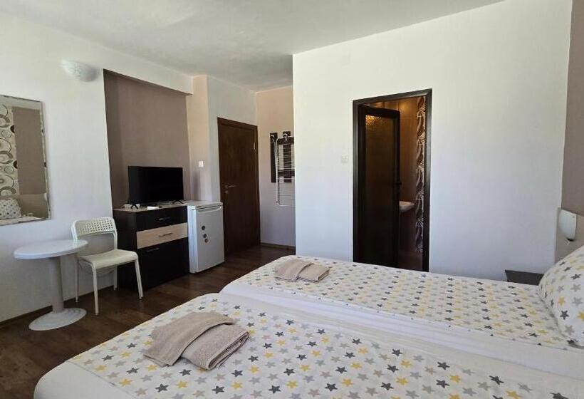 Quarto Estandar com Sacada, Estreya