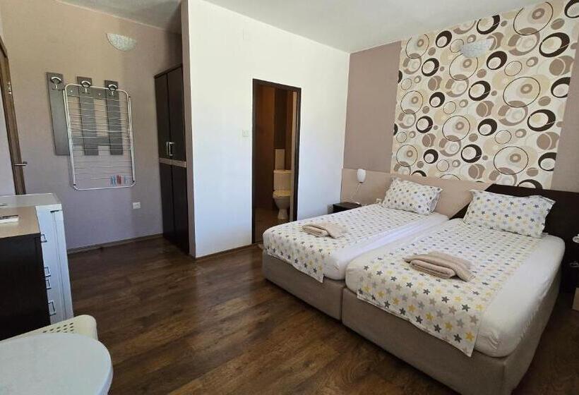 Quarto Estandar com Sacada, Estreya
