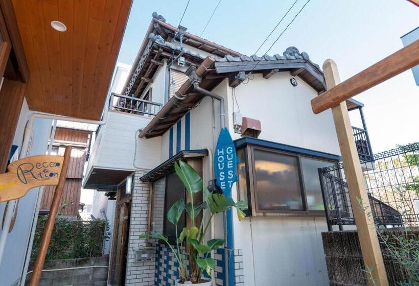 Трехместный Номер Стандарт с Балконом, Katsuo Guest House