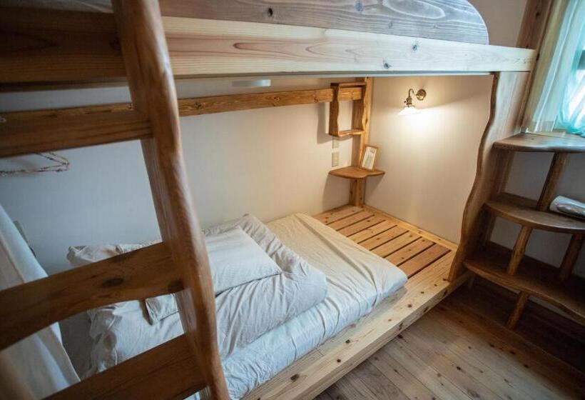 Четырехместный номер эконом класса с общей ванной комнатой, Katsuo Guest House