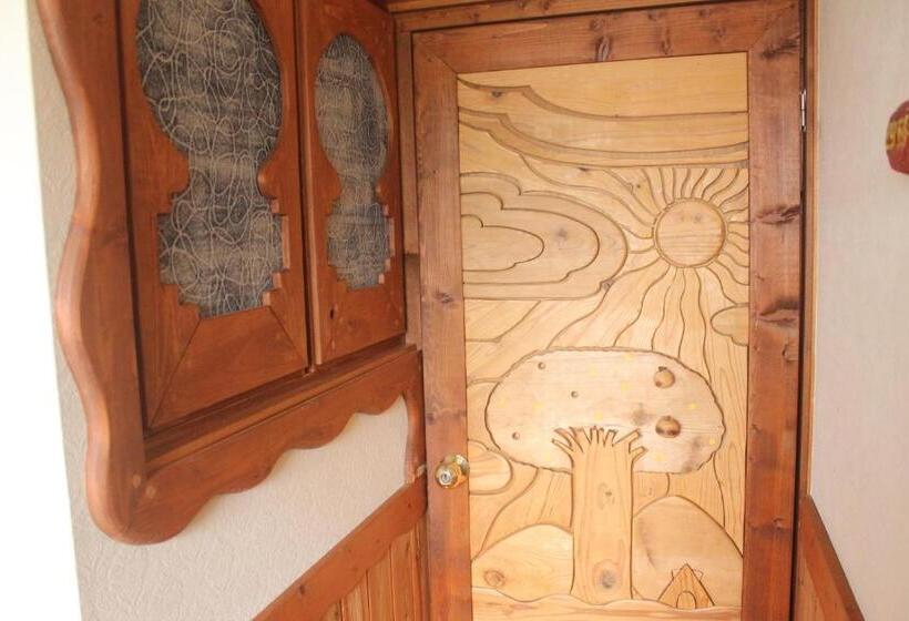 Дом 1 Спальня, Katsuo Guest House