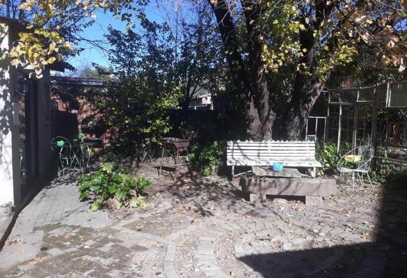 Дом 1 Спальня, The Green Acorn Guest House