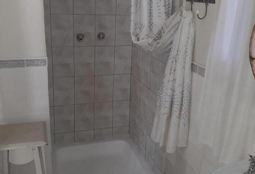 Дом 1 Спальня, The Green Acorn Guest House