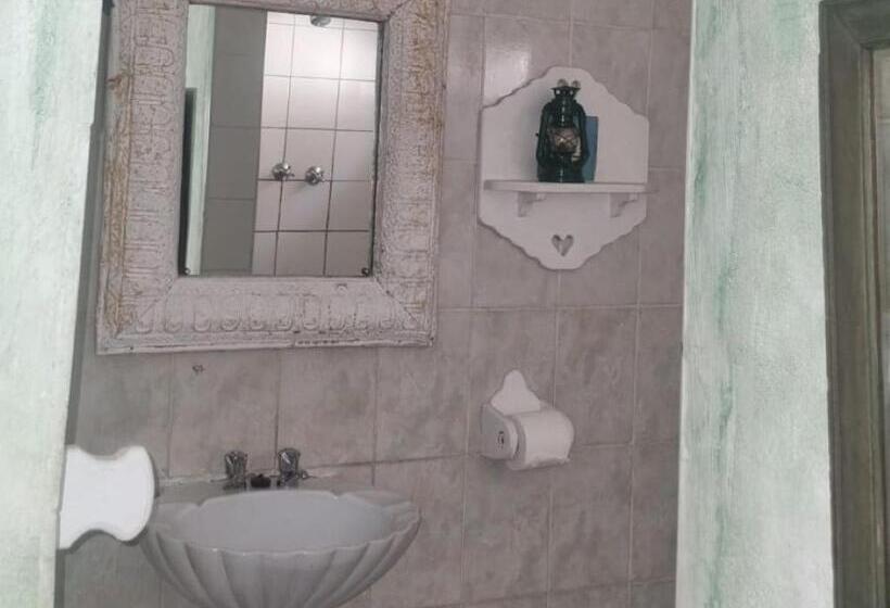 Трежместный Номер Economy, The Green Acorn Guest House