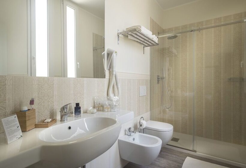 Quarto Triplo Superior, Lido