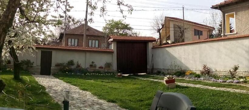 Дом 3 Спальни, Bobekova Kashta