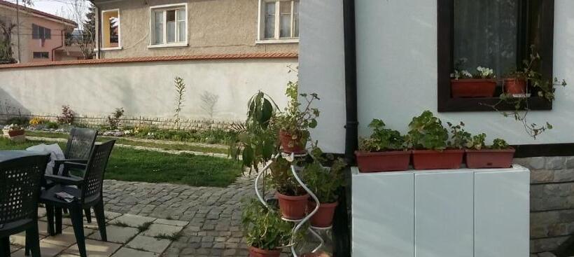 Дом 3 Спальни, Bobekova Kashta