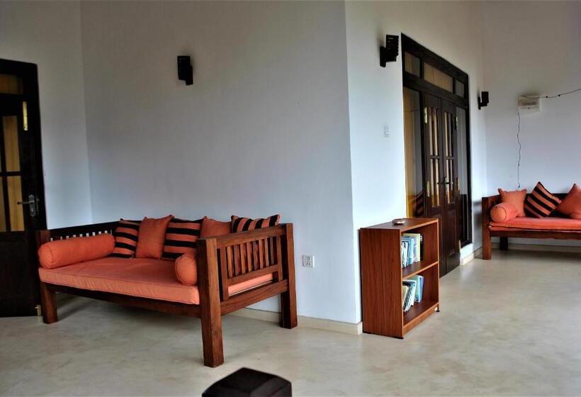 اتاق لوکس با بالکن, Sleepy Head Guesthouse