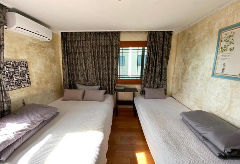 Quarto Triplo Standart, Gudeok Guesthouse