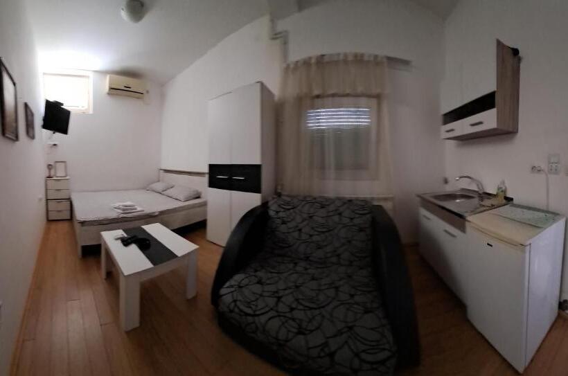 استودیوی استاندارد, Guest House Zoran
