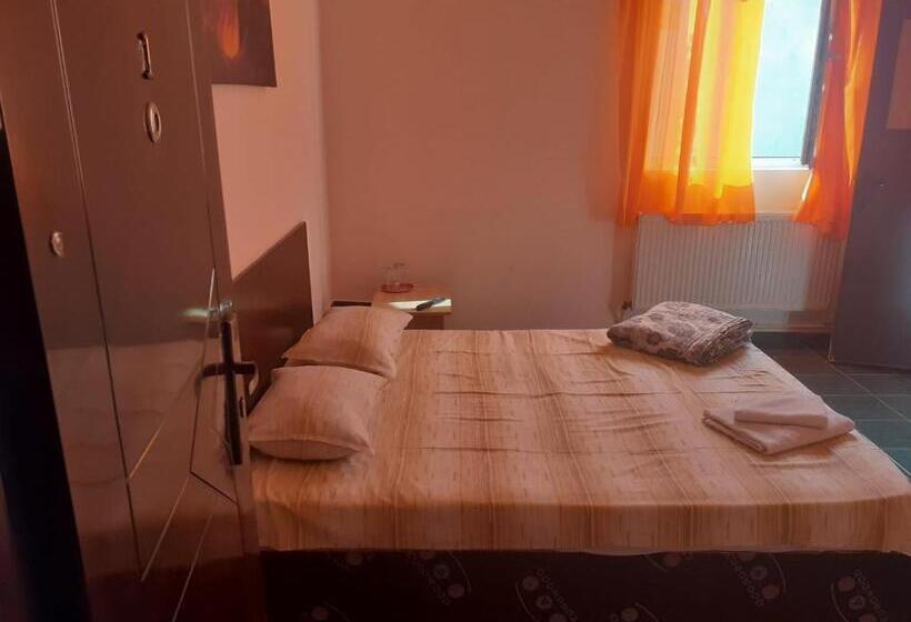 اتاق اکونومی, Casa Ana