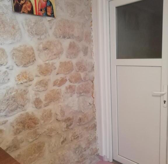 استودیو استاندارد با بالکن, Castello