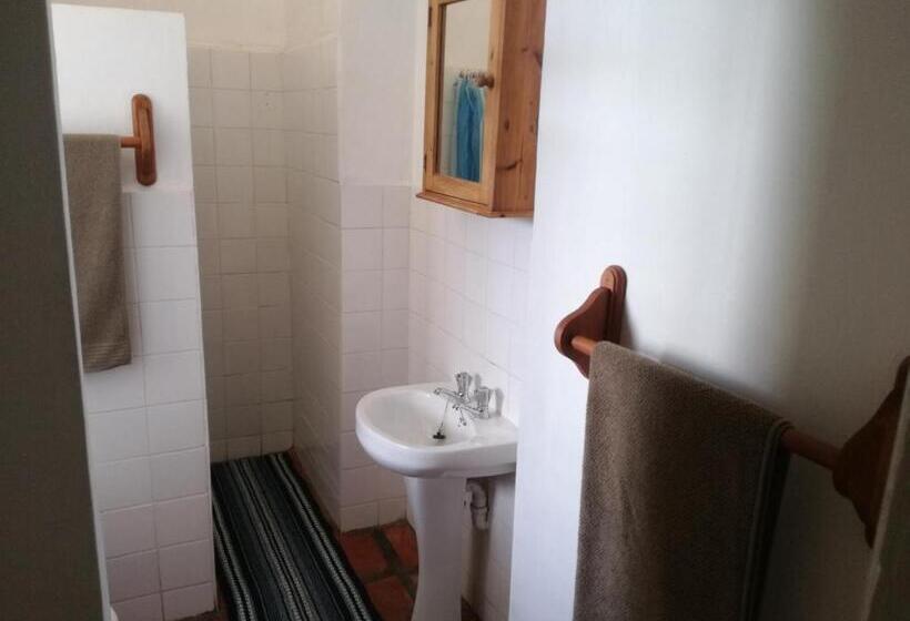 غرفة رباعية اقتصادية مع حمام مشترك, House On Plein