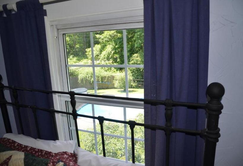Номер Стандарт 2 Двуспальные Кровати, Cornwall Inn