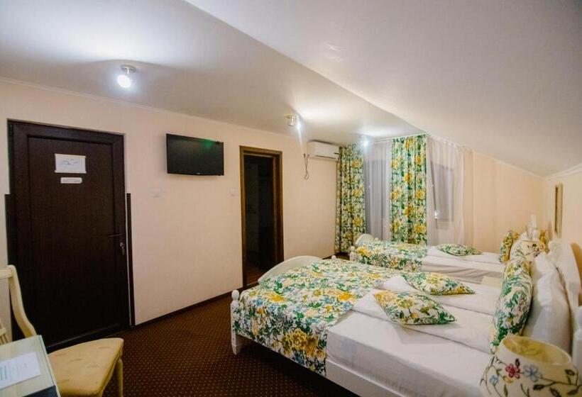 Номер Стандарт Трехместный, Casa Alina
