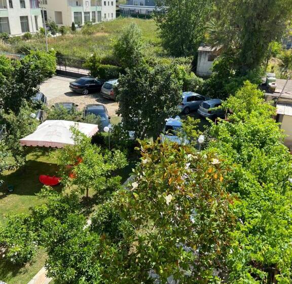 带1个卧室的带阳台的公寓, Red Rose Guest House