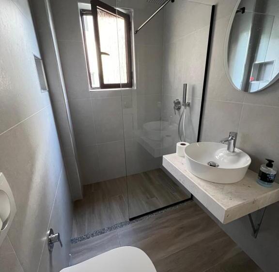 带1个卧室的带阳台的公寓, Red Rose Guest House