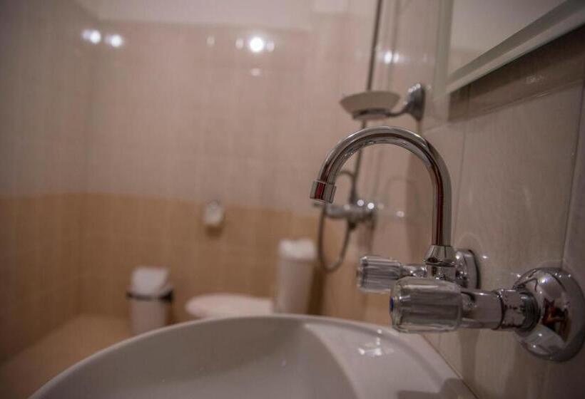 Номер Стандарт Трехместный, Guest House Grozdan