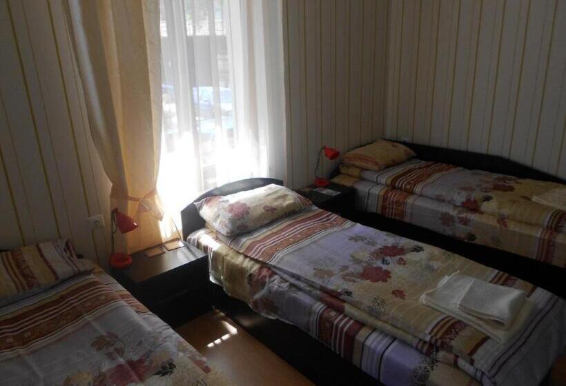 Семейный Номер, Guest House Tsenovi