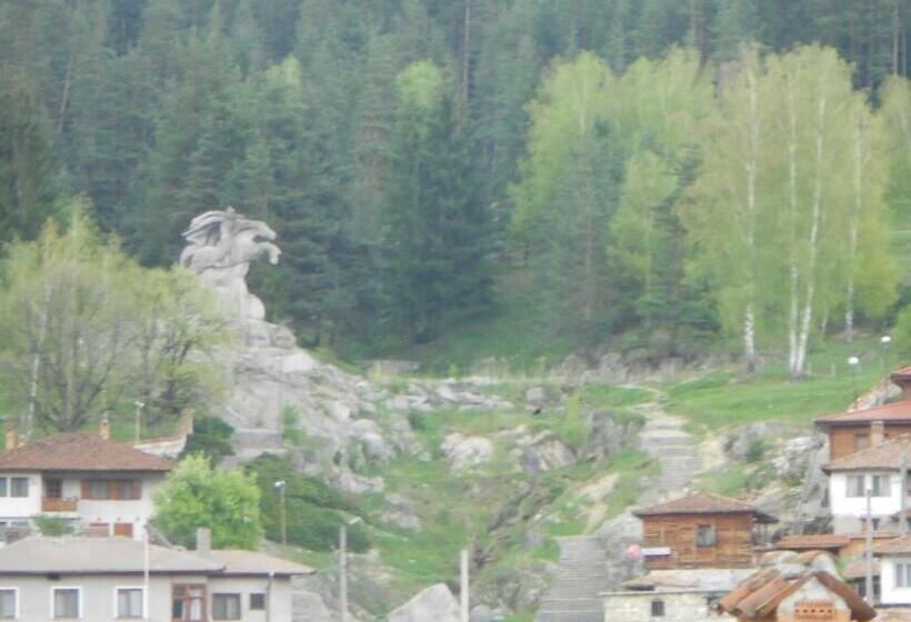 Дом 1 Спальня, Guest House Tsenovi
