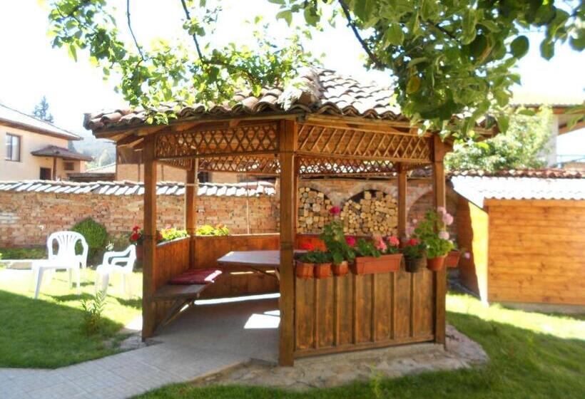 Дом 1 Спальня, Guest House Tsenovi