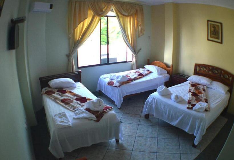 Quarto Triplo Estandar, Hostal Andry