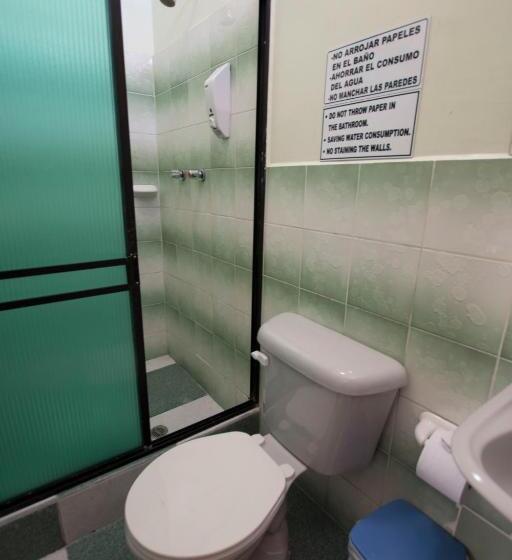 Quarto Triplo Estandar, Hostal Andry